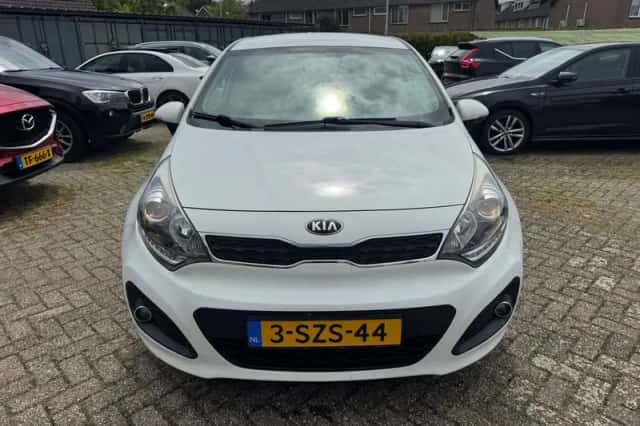 Kia Rio (2014) thumbnail 4