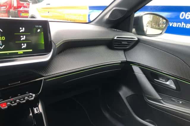Peugeot 208 (2022) thumbnail 6
