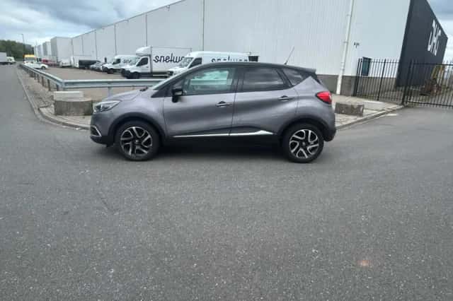 Renault Captur (2017) thumbnail 3