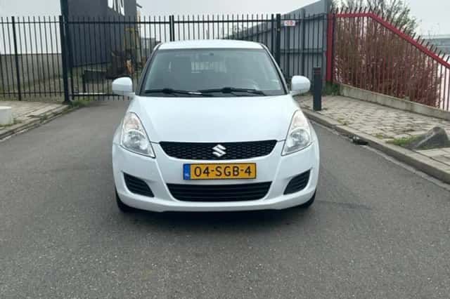 Suzuki Swift (2011) thumbnail 2