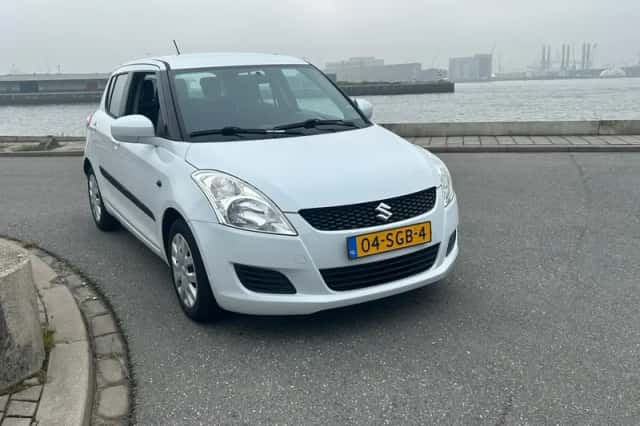 Suzuki Swift (2011) thumbnail 4
