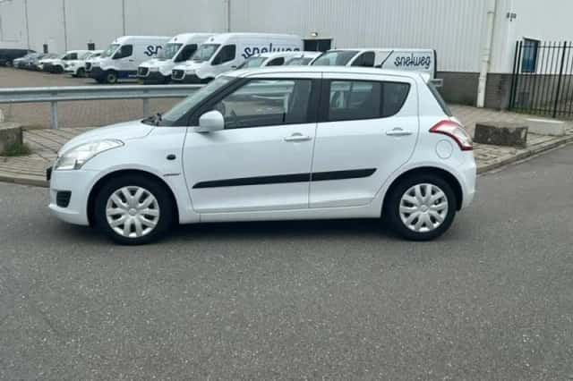 Suzuki Swift (2011) thumbnail 5