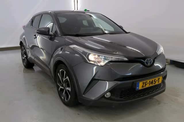 Toyota C-HR (2019) thumbnail 2