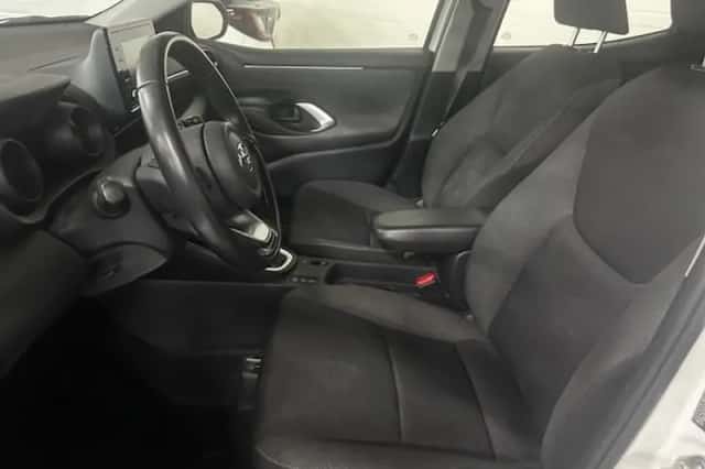 Toyota Yaris (2021) thumbnail 3