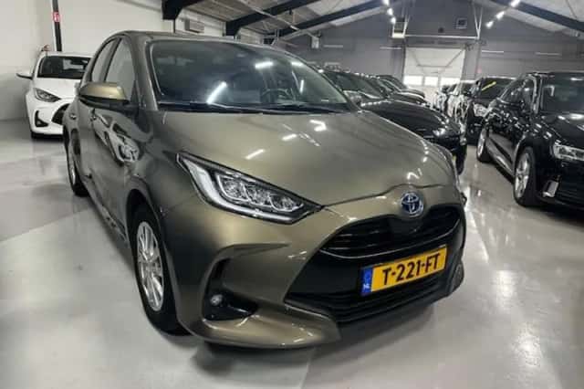 Toyota Yaris (2020) thumbnail 2