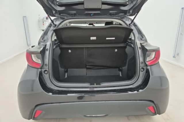 Toyota Yaris (2021) thumbnail 4