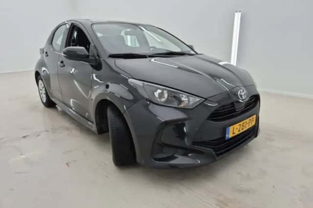 Toyota Yaris (2021) thumbnail 5
