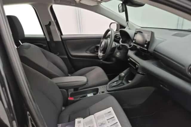 Toyota Yaris (2021) thumbnail 6