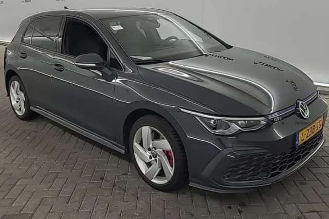 Volkswagen Golf (2021) thumbnail 2