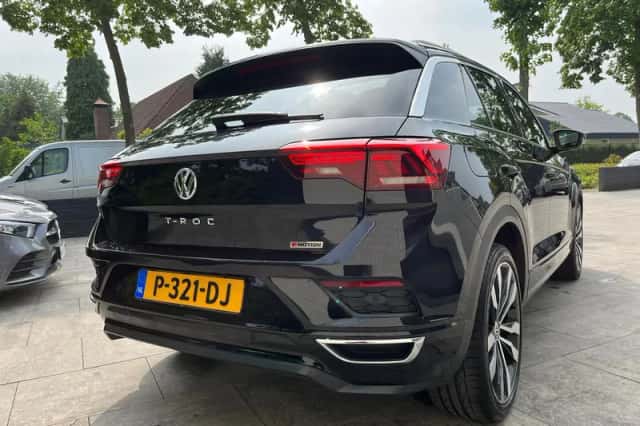 Volkswagen T-Roc (2018) thumbnail 3