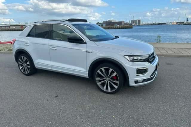 Volkswagen T-Roc (2019) thumbnail 2