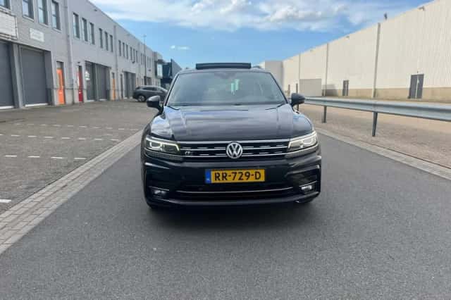 Volkswagen Tiguan (2018) thumbnail 2