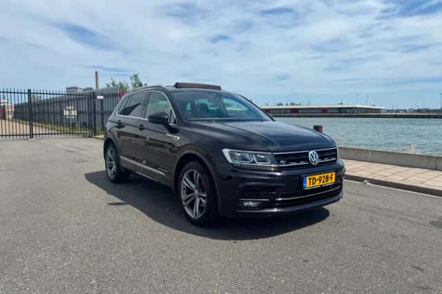 Volkswagen Tiguan (2018) thumbnail 1