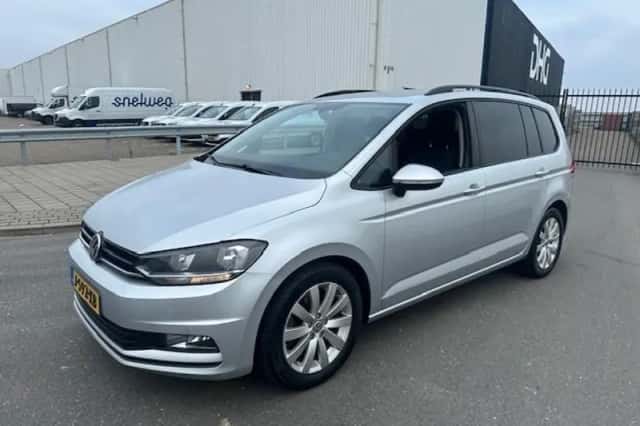 Volkswagen Touran (2017) thumbnail 1