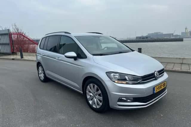 Volkswagen Touran (2017) thumbnail 2