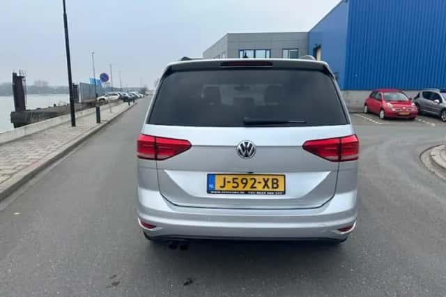 Volkswagen Touran (2017) thumbnail 3