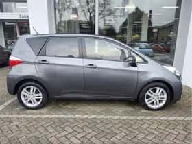 Toyota Verso-S (2013) thumbnail 6