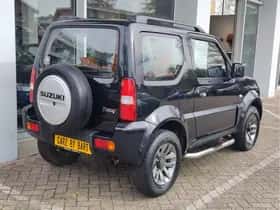 Suzuki Jimny (2016) thumbnail 5