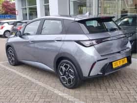 BYD Dolphin (2023) thumbnail 3