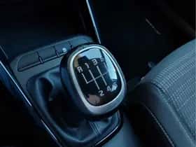 Kia Stonic (2018) thumbnail 18