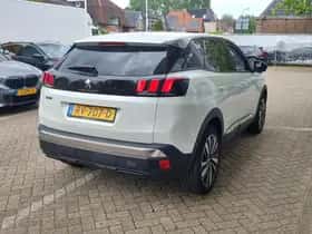 Peugeot 3008 (2018) thumbnail 3