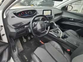 Peugeot 3008 (2018) thumbnail 9
