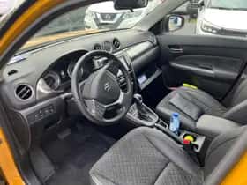 Suzuki Vitara (2023) thumbnail 6