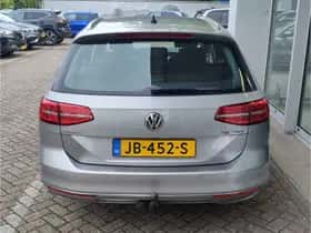 Volkswagen Passat (2016) thumbnail 4