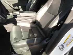 Tesla Model Y (2023) thumbnail 14