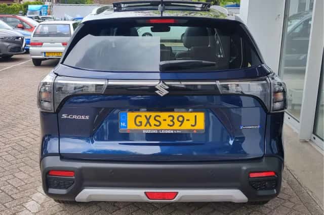 Suzuki S-Cross (2024) thumbnail 4