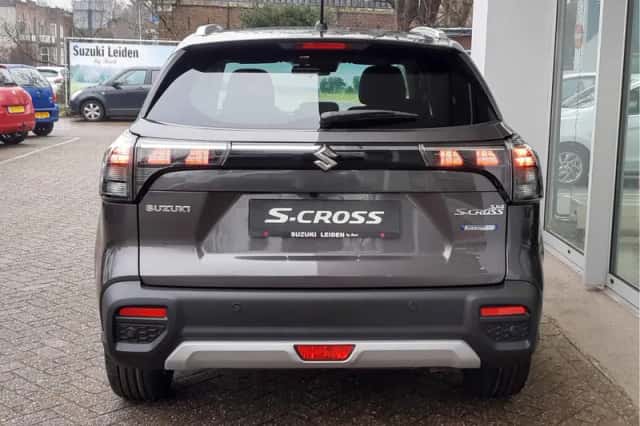 Suzuki S-Cross (2026) thumbnail 4