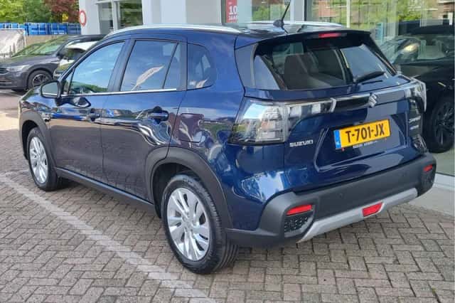 Suzuki S-Cross (2023) thumbnail 3