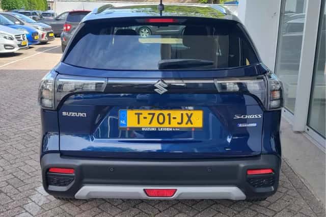 Suzuki S-Cross (2023) thumbnail 4