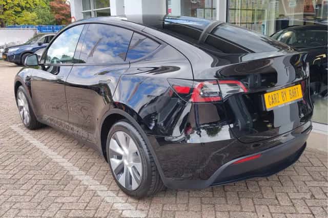 Tesla Model Y (2024) thumbnail 3
