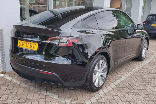 Tesla Model Y (2024) thumbnail 5