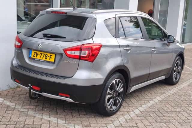 Suzuki S-Cross (2019) thumbnail 5