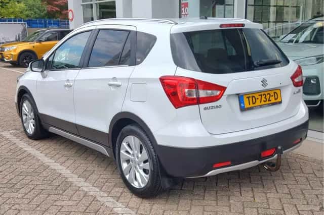 Suzuki S-Cross (2018) thumbnail 3
