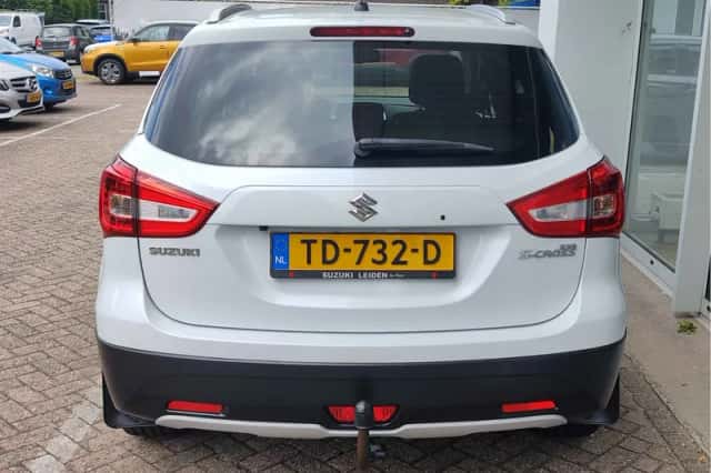 Suzuki S-Cross (2018) thumbnail 4
