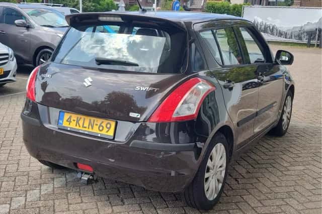 Suzuki Swift (2013) thumbnail 3