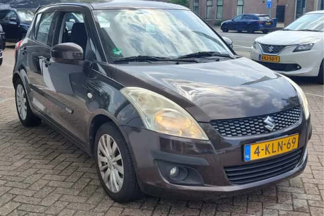 Suzuki Swift (2013) thumbnail 4