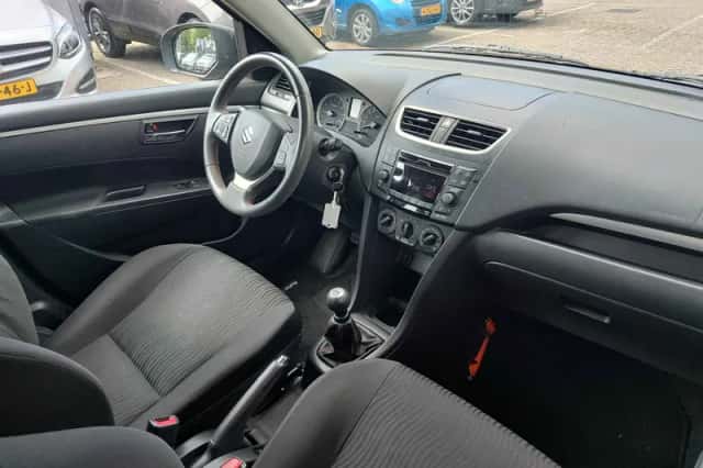 Suzuki Swift (2013) thumbnail 5