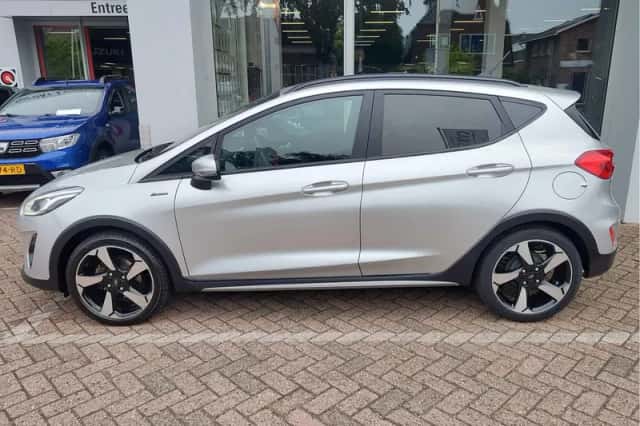 Ford Fiesta (2020) thumbnail 2