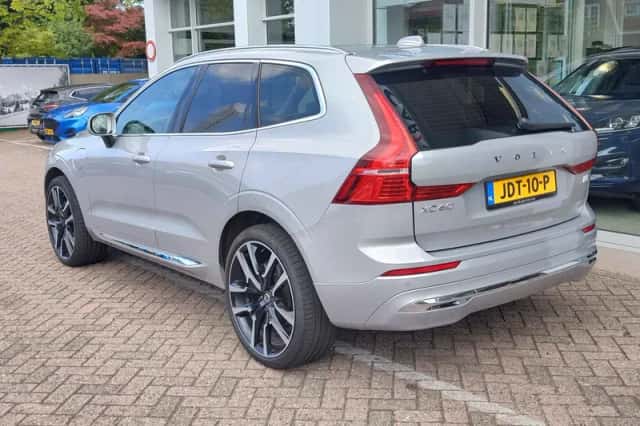 Volvo XC60 (2023) thumbnail 2