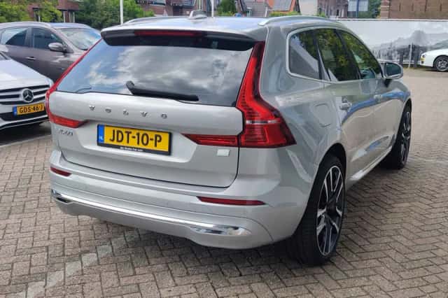 Volvo XC60 (2023) thumbnail 3