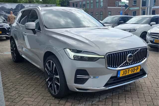Volvo XC60 (2023) thumbnail 4