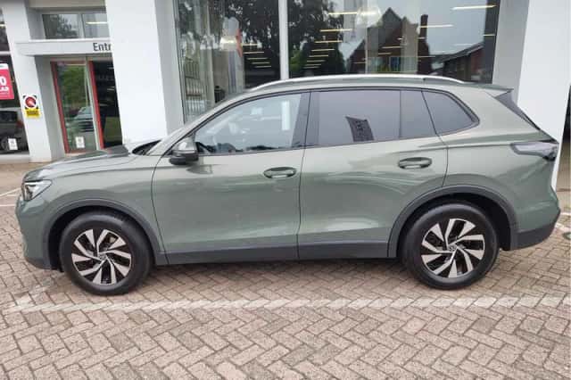 Volkswagen Tiguan (2024) thumbnail 2