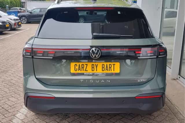 Volkswagen Tiguan (2024) thumbnail 4