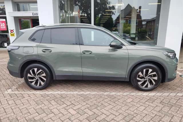Volkswagen Tiguan (2024) thumbnail 6