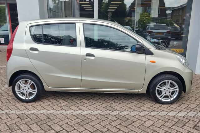 Daihatsu Cuore (2012) thumbnail 6