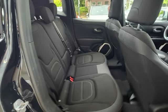 Jeep Renegade (2017) thumbnail 6